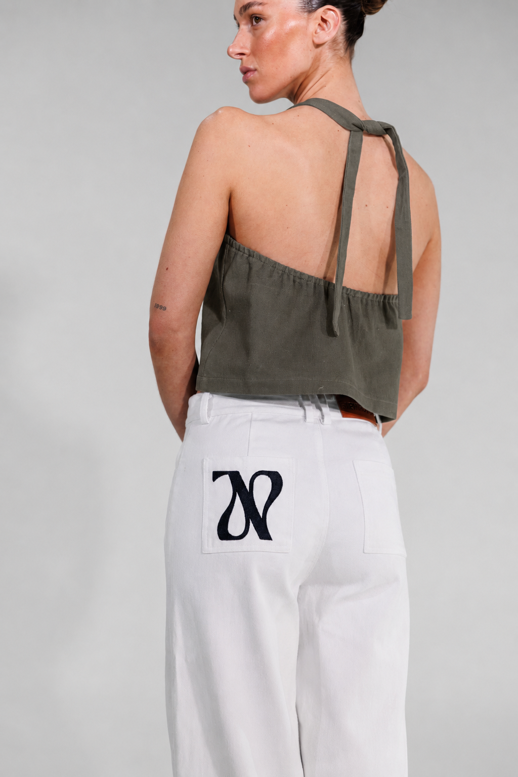 THE TIE HALTER NECK TOP | KHAKI