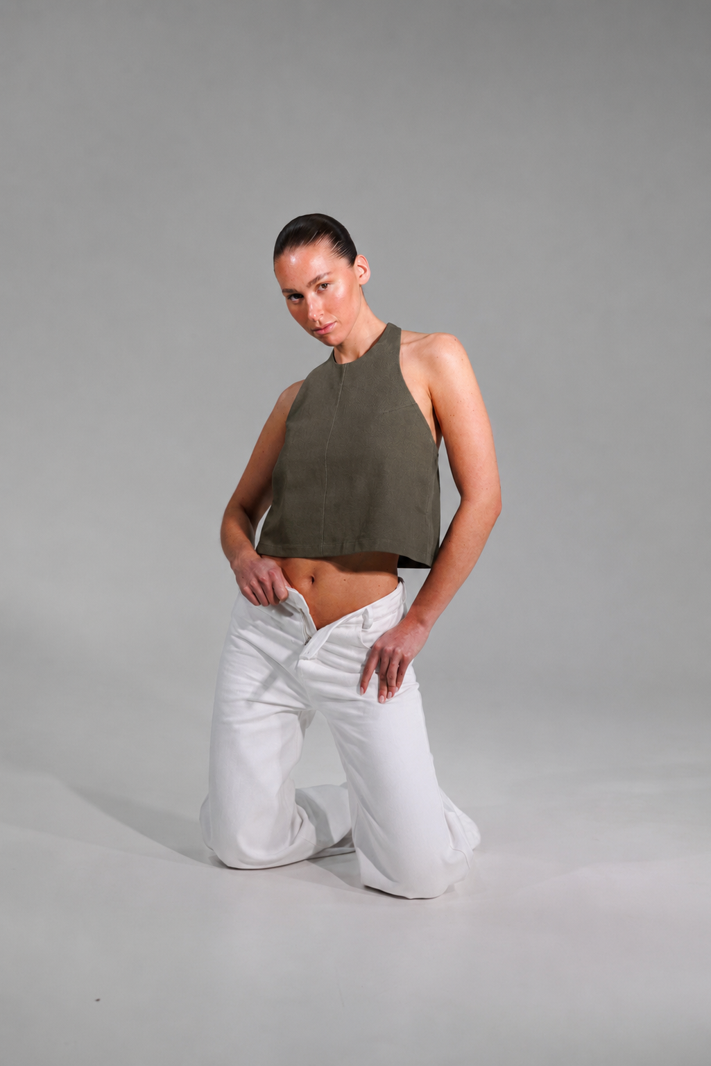 THE TIE HALTER NECK TOP | KHAKI